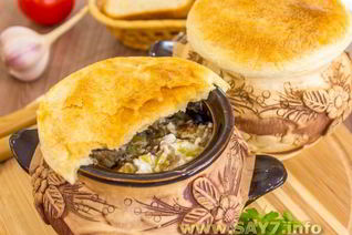 Жаркое в горшочках под крышечкой из теста