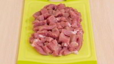 жаркое в горшочках под крышечкой из теста