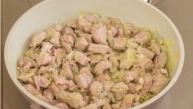 жаркое в горшочках под крышечкой из теста