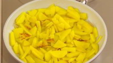 жаркое в горшочках под крышечкой из теста