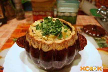 Жаркое в горшочках с курицей и грибами