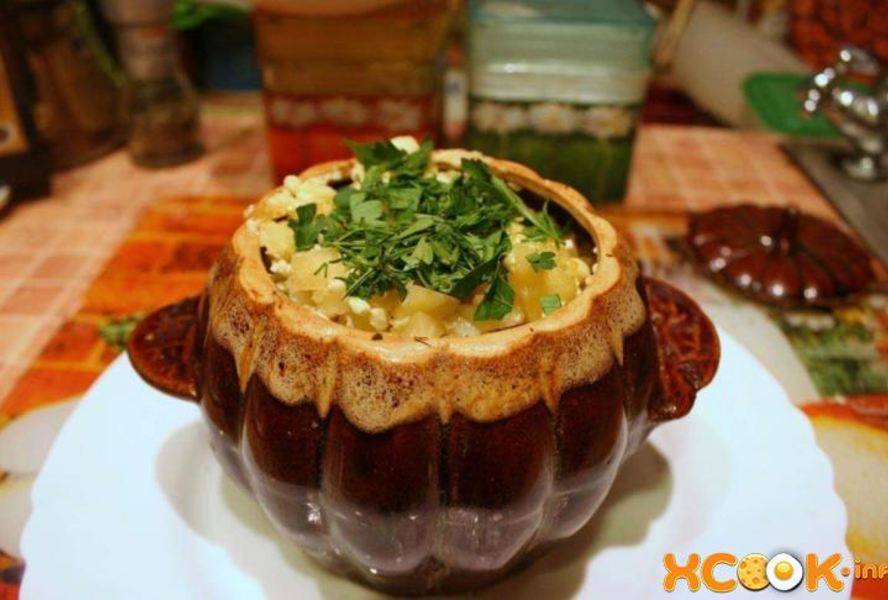 Жаркое в горшочках с курицей и грибами