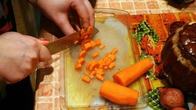 жаркое в горшочках с курицей и грибами