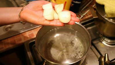 жаркое в горшочках с курицей и грибами