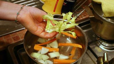 жаркое в горшочках с курицей и грибами