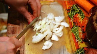 жаркое в горшочках с курицей и грибами