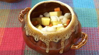 жаркое в горшочках с мясом