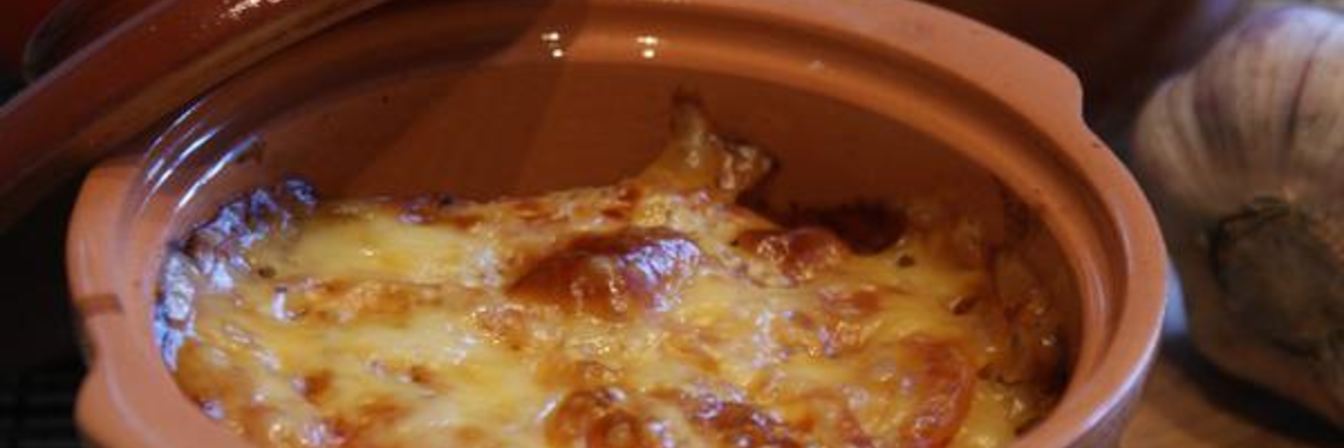 Жаркое в горшочке по-домашнему с сырной шапочкой