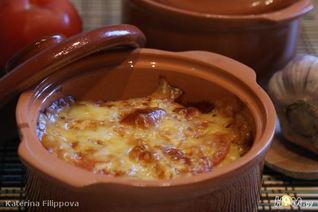 Жаркое в горшочке по-домашнему с сырной шапочкой
