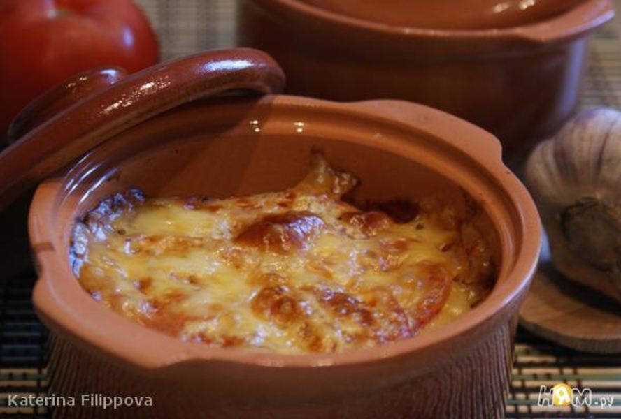 Жаркое в горшочке по-домашнему с сырной шапочкой