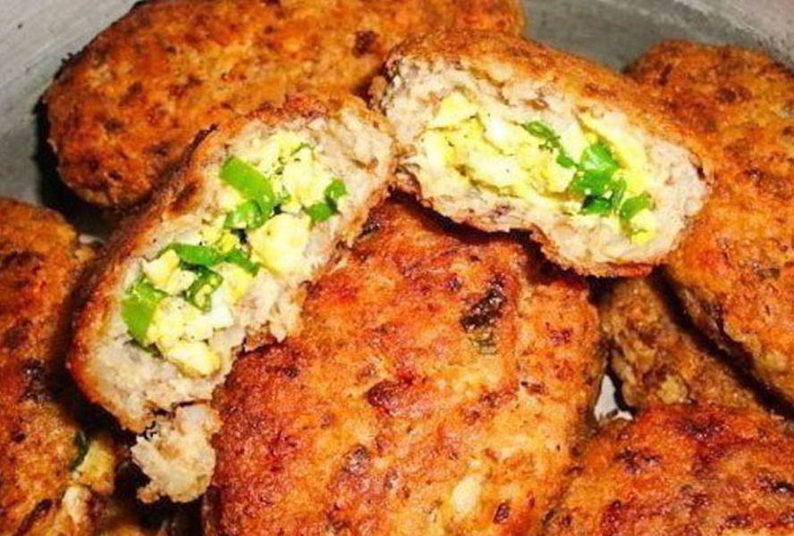 Гречнево-куриные зразы с зеленым луком и яйцом