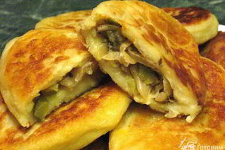 Картофельные зразы с капустой, грибами и солеными огурцами