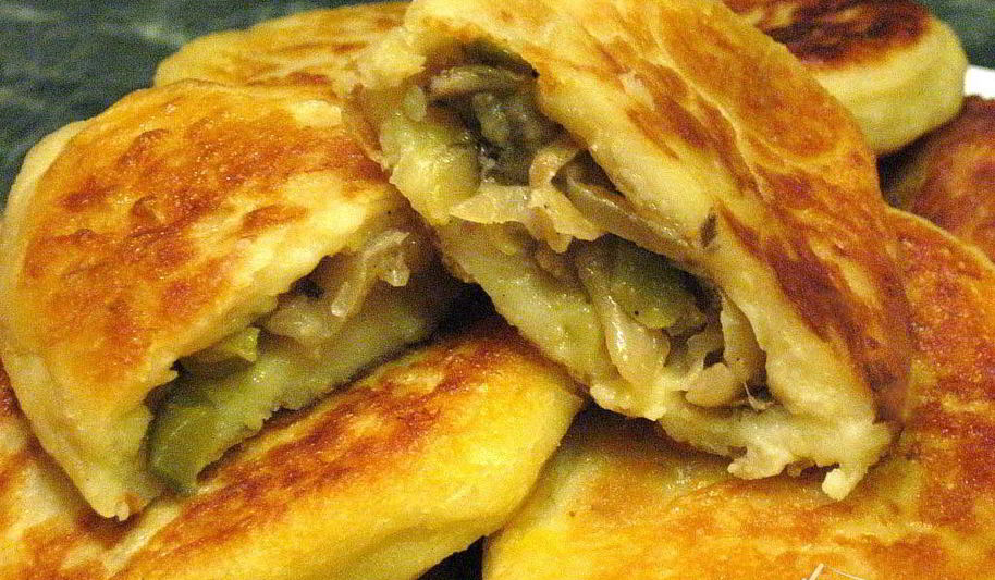 Рецепт картофельных зраз с капустой, грибами и солеными огурцами