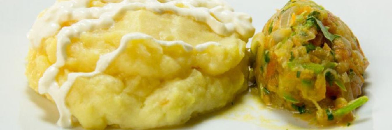 Картофельные зразы с капустой и кабачковой икрой