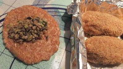 куриные зразы с грибами и гречкой и овощное соте на гарнир