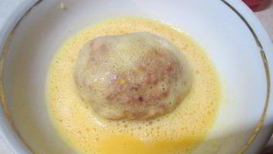 куриные зразы с яйцом и луком и шотландское яйцо