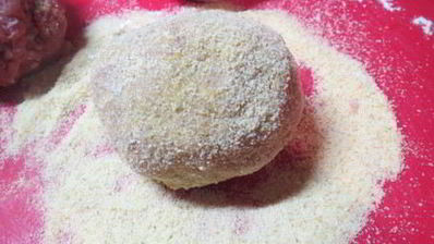 куриные зразы с яйцом и луком и шотландское яйцо