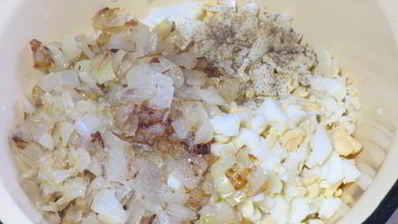 куриные зразы с яйцом и луком и шотландское яйцо