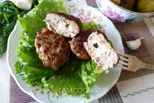 Мясные зразы с начинкой из курицы