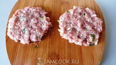 мясные зразы с начинкой из курицы