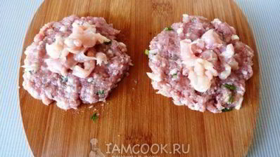 мясные зразы с начинкой из курицы