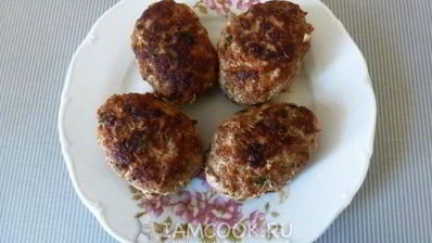 мясные зразы с начинкой из курицы