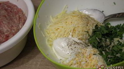 мясные зразы с сыром, яйцом и зеленью