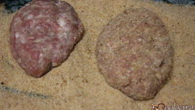 мясные зразы с сыром, яйцом и зеленью