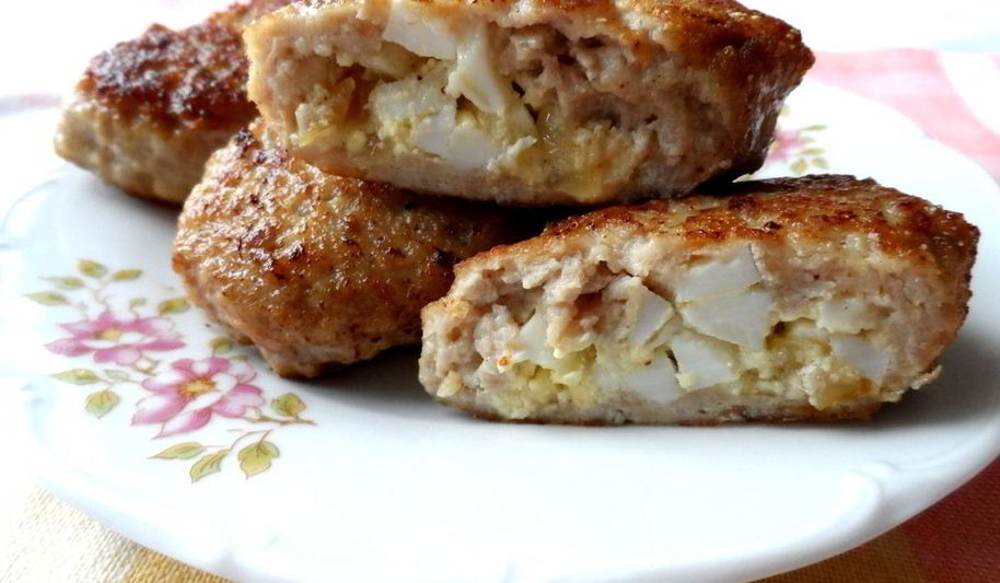 Рецепт мясных зраз с яйцом и луком