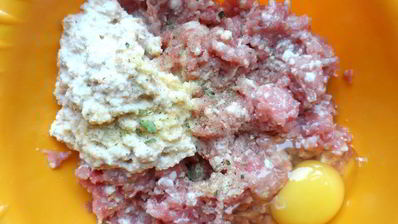 мясные зразы с яйцом и луком