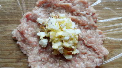 мясные зразы с яйцом и луком