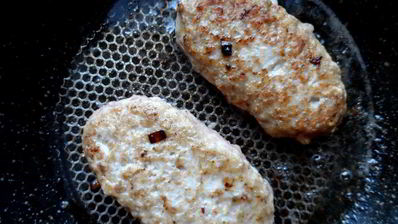 мясные зразы с яйцом и луком