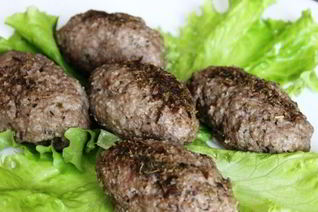 Зразы из говядины с зеленым маслом