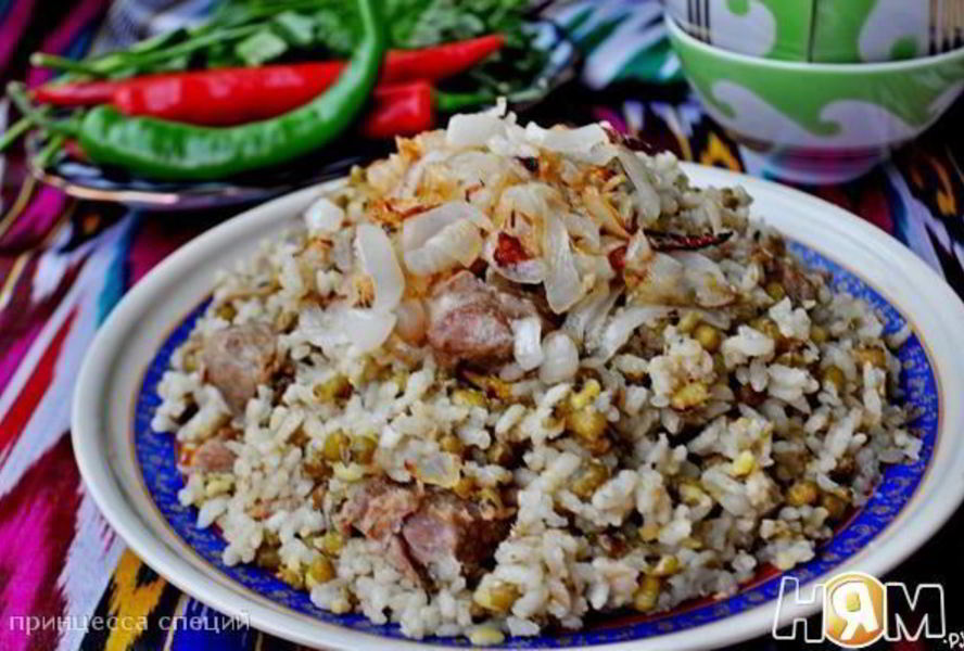 Ароматная каша с машем, рисом и мясом