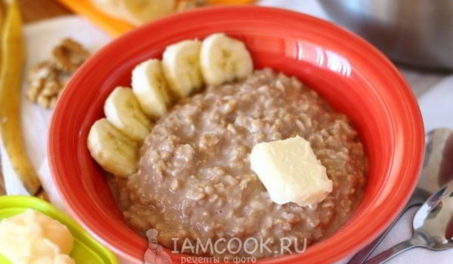 Рецепт геркулесовой каши с бананом и орехами