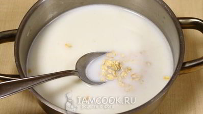 геркулесовая каша с бананом и орехами