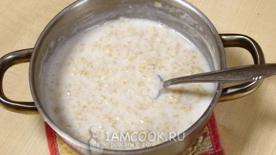 геркулесовая каша с бананом и орехами