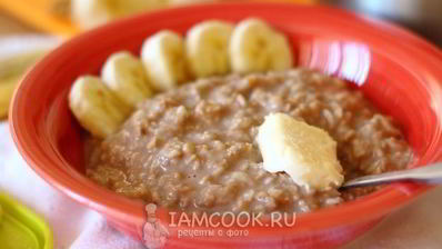 геркулесовая каша с бананом и орехами