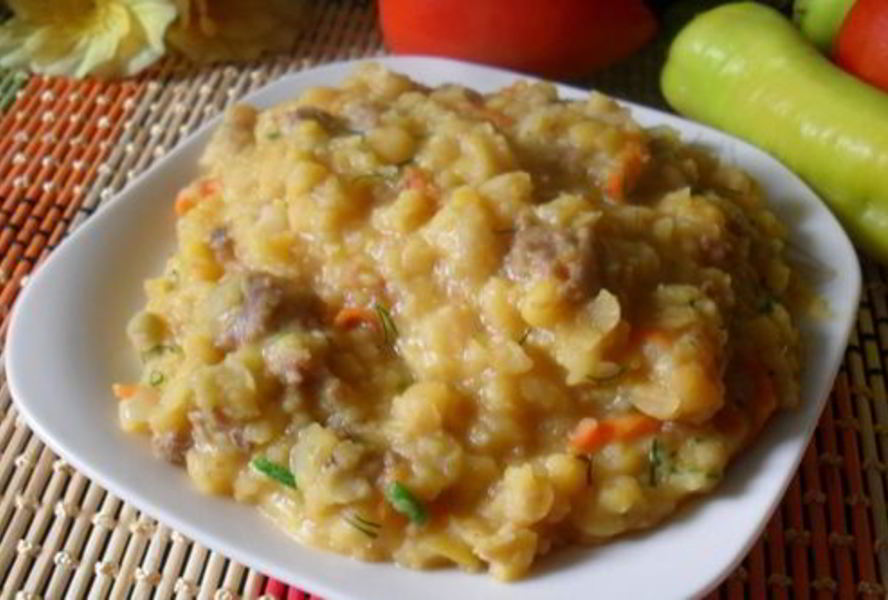 Гороховая каша с мясным фаршем в мультиварке