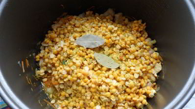 гороховая каша со свининой в мультиварке