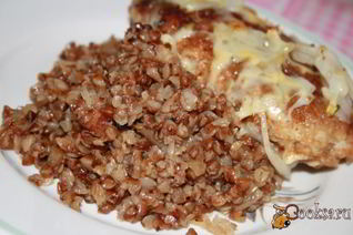 Ароматная гречка с луком и беконом