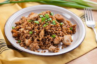 Гречка по-купечески с курицей и зеленым луком