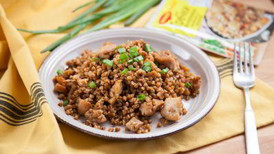гречка по-купечески с курицей и зеленым луком