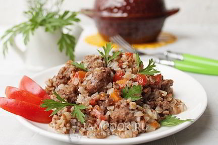 Гречка с фаршем в горшочке в духовке
