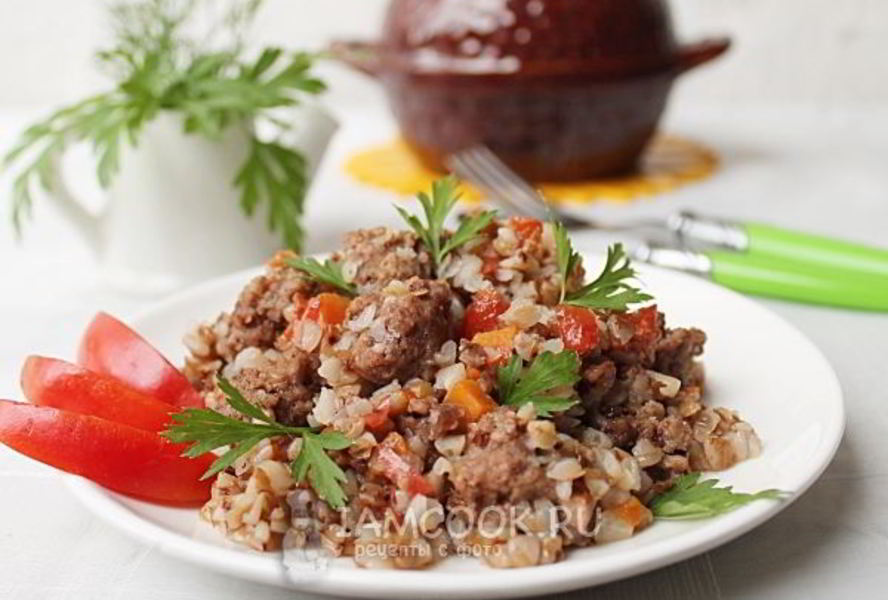 Гречка с фаршем в горшочке в духовке