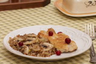 Гречка с грибами и отбивной