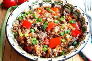 Гречка с грибами и овощами в духовке