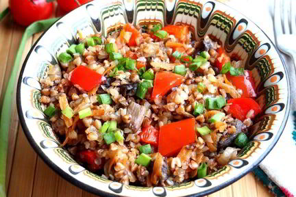 Гречка с грибами и овощами в духовке