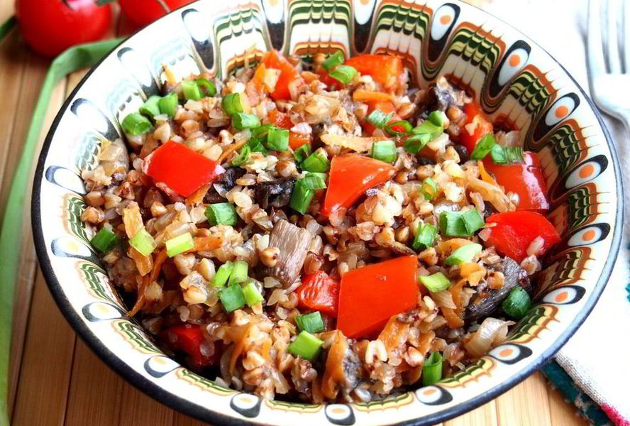 Гречка с грибами и овощами в духовке