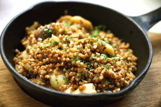 Гречка с грибами и перцем чили